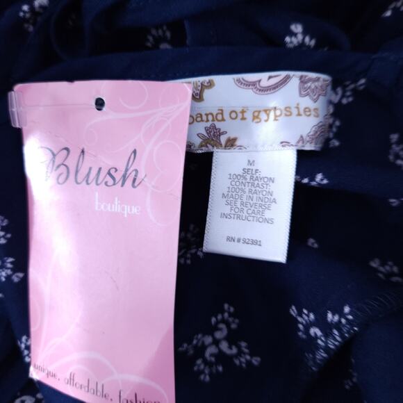 NEW Band Of Gypsies Short Romper Medium Blue Printed, Bell Sleeve, Festival Boho - Picture 4 of 4